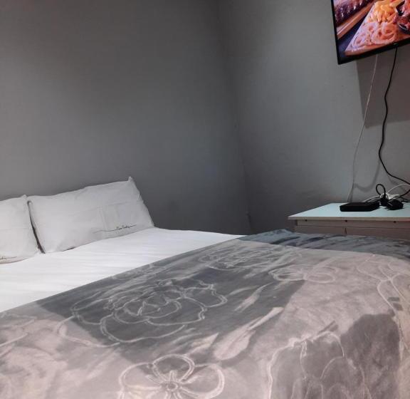 פנסיון Luvuyos Guest House Pmb