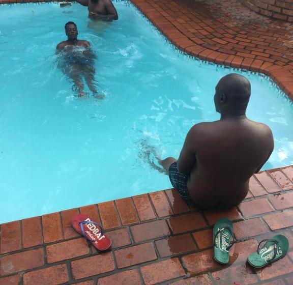 פנסיון Luvuyos Guest House Pmb