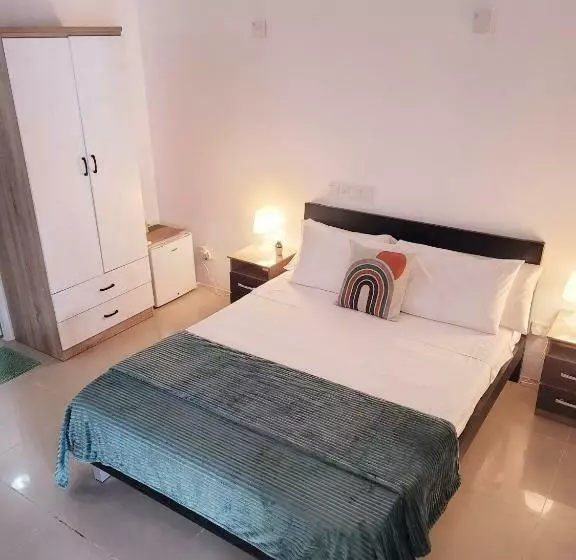 پانسیون Ocean Breeze Maldives