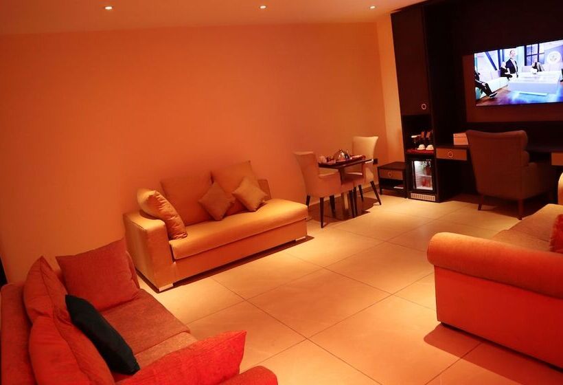هتل Monty Suites Calabar
