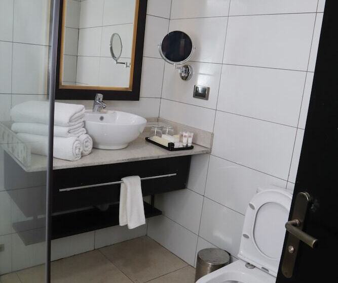 هتل Monty Suites Calabar