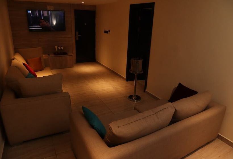هتل Monty Suites Calabar