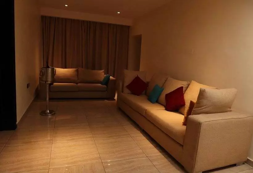 هتل Monty Suites Calabar
