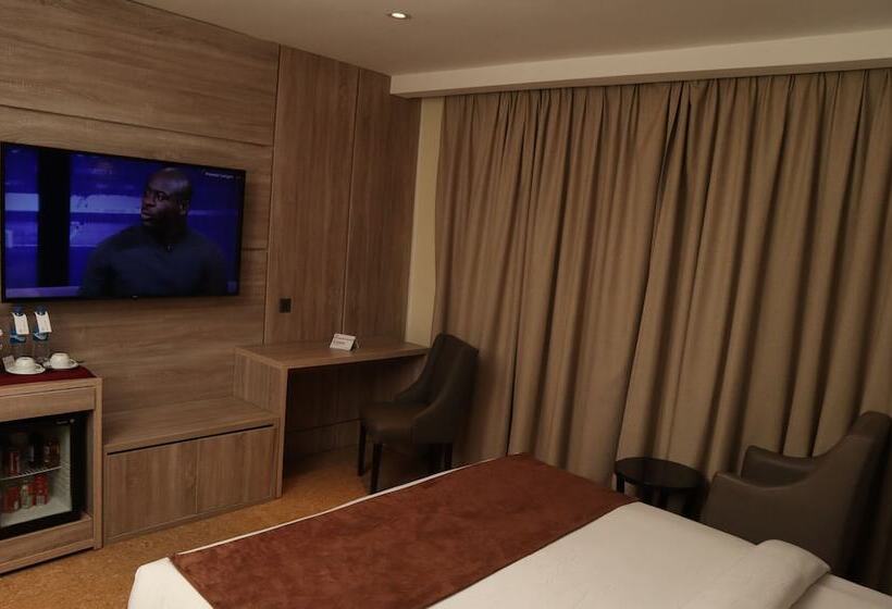 هتل Monty Suites Calabar
