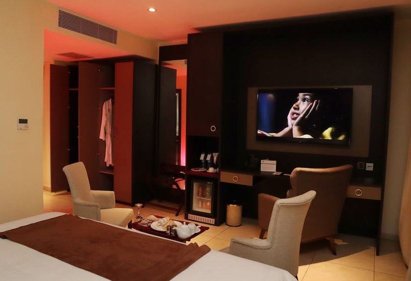 هتل Monty Suites Calabar