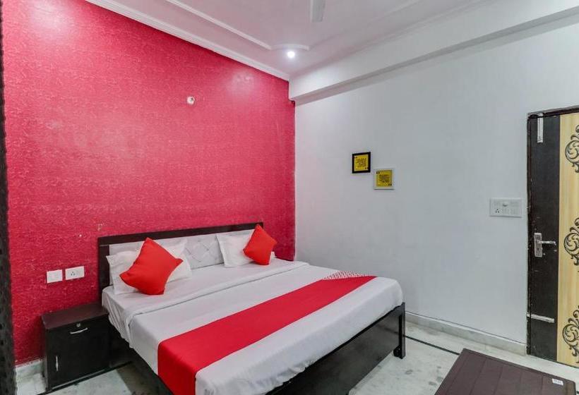 בית מלון כפרי Oyo 79428 Saanj Bnb