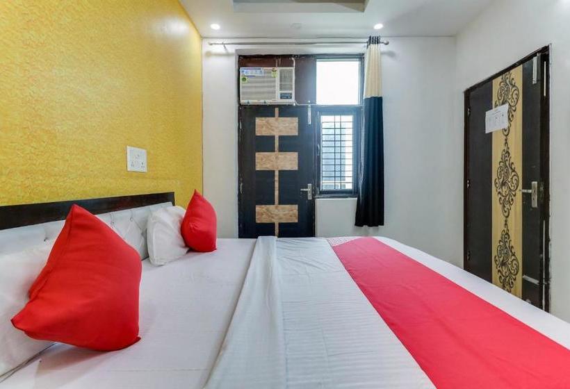 בית מלון כפרי Oyo 79428 Saanj Bnb