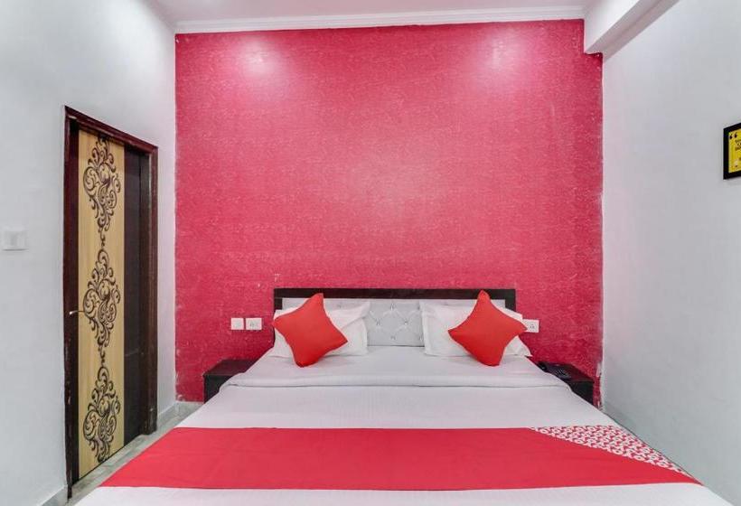 בית מלון כפרי Oyo 79428 Saanj Bnb