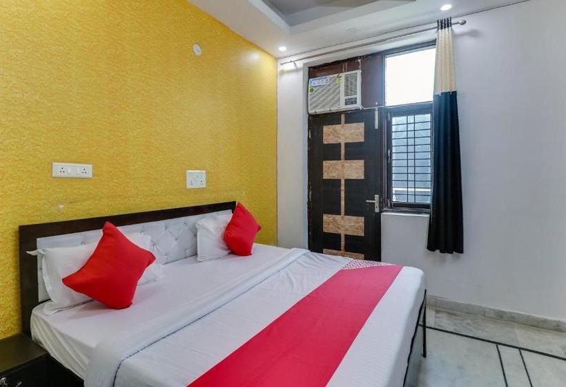 בית מלון כפרי Oyo 79428 Saanj Bnb