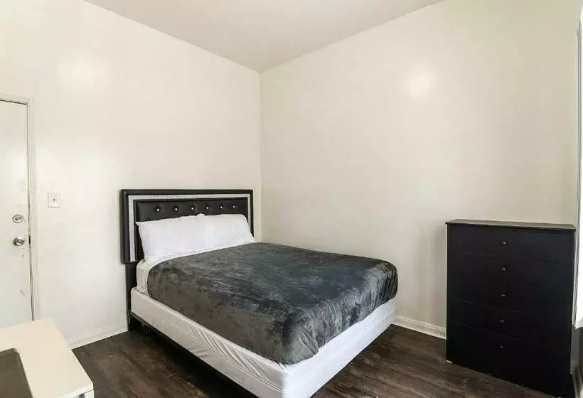 モーテル Mariachi Plaza