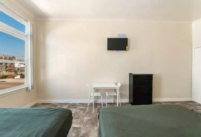 モーテル Mariachi Plaza