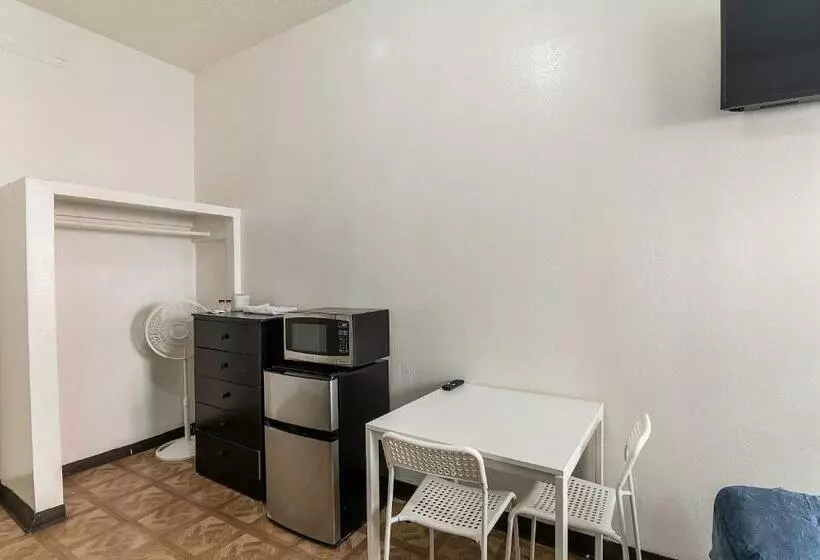 モーテル Mariachi Plaza