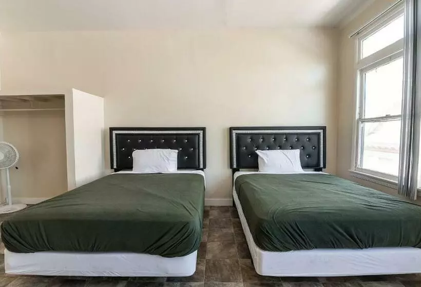 モーテル Mariachi Plaza