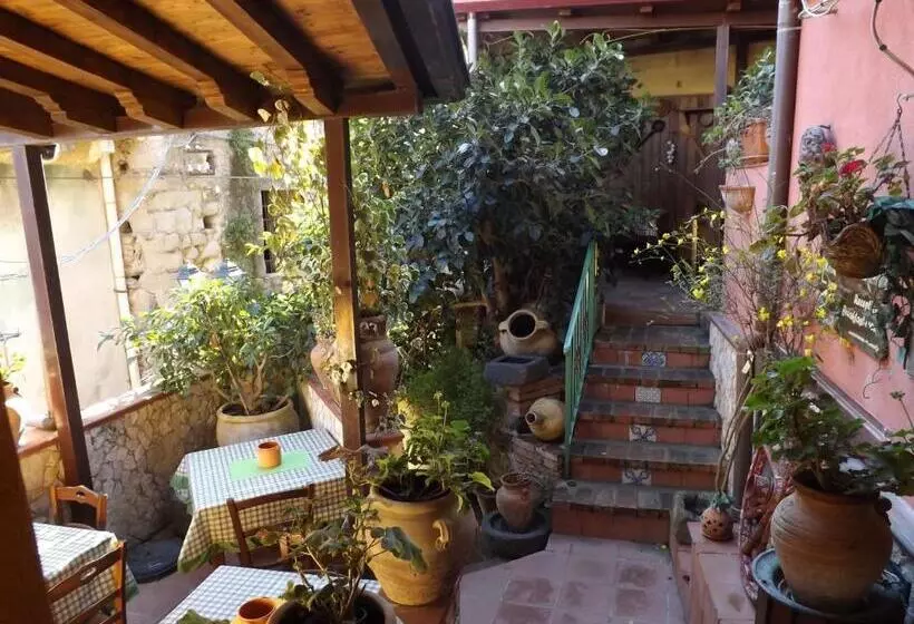 تختخواب و صبحانه Albergo Diffuso Borgo Santa Caterina Vintage