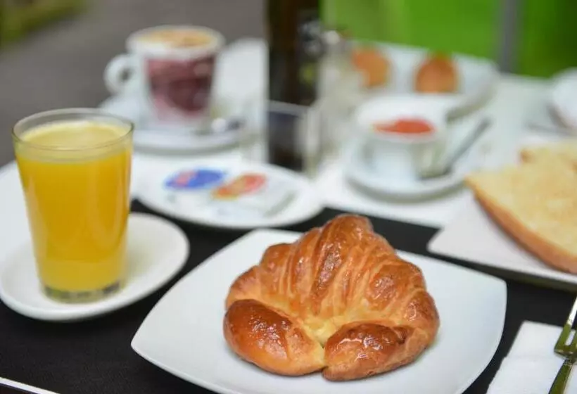 مبيت وإفطار Md Modern Hotel Jardines