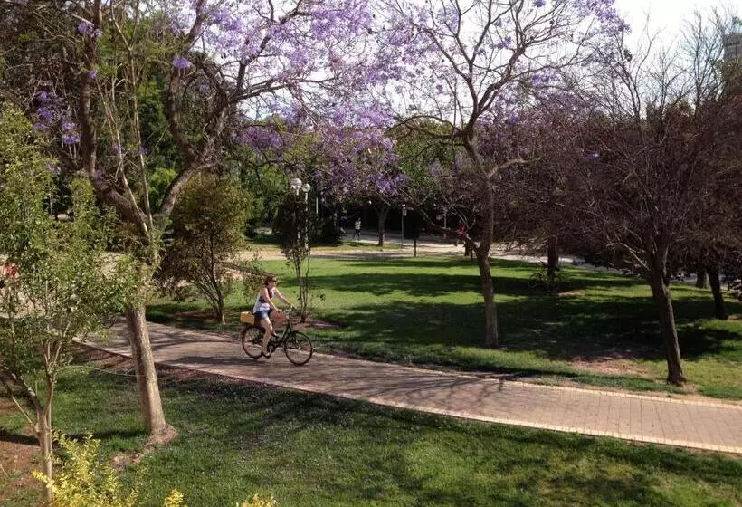 مبيت وإفطار Md Modern Hotel Jardines