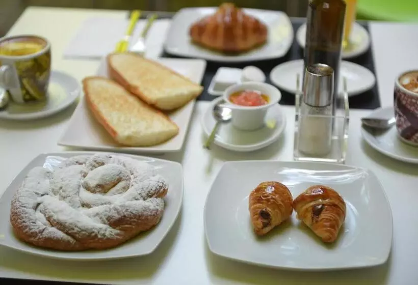 مبيت وإفطار Md Modern Hotel Jardines