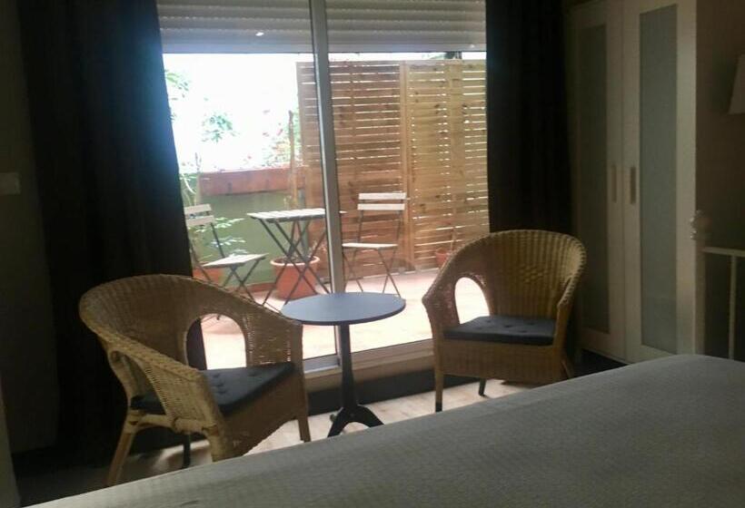 تختخواب و صبحانه Md Modern Hotel Jardines