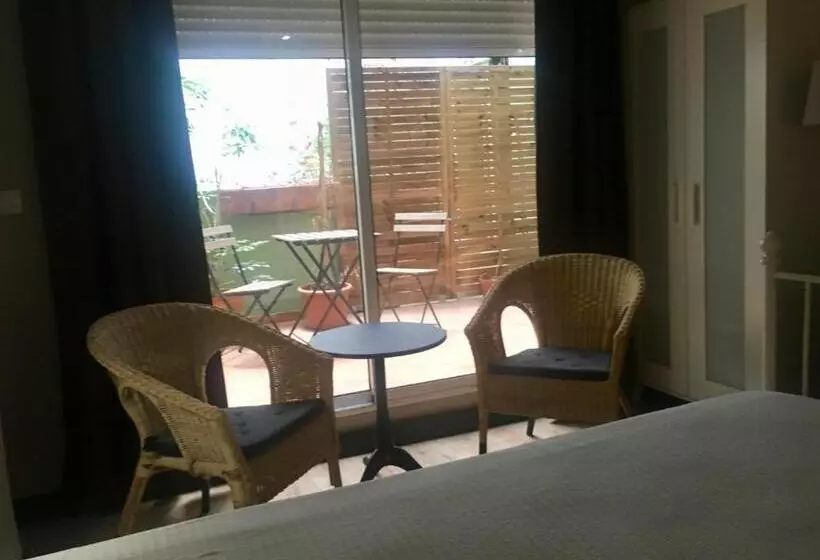 مبيت وإفطار Md Modern Hotel Jardines