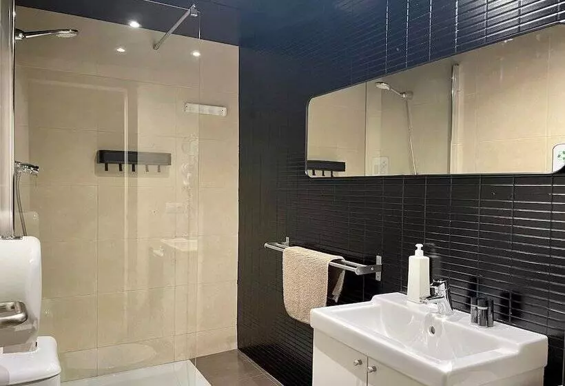 مبيت وإفطار Md Modern Hotel Jardines