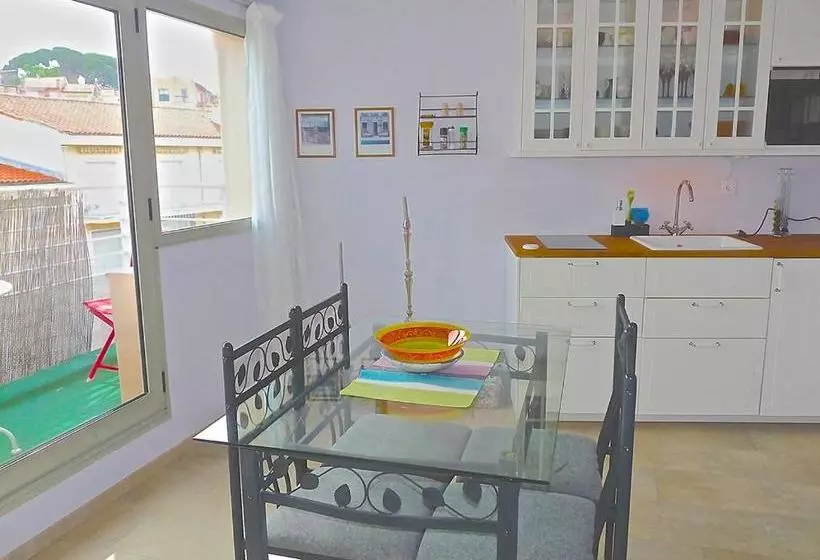 Lovely Modern Top Floor Apartment In Central Cannes Just A Short Walk From The Beaches And The Palai