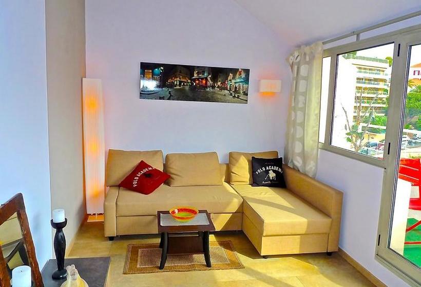 Lovely Modern Top Floor Apartment In Central Cannes Just A Short Walk From The Beaches And The Palai