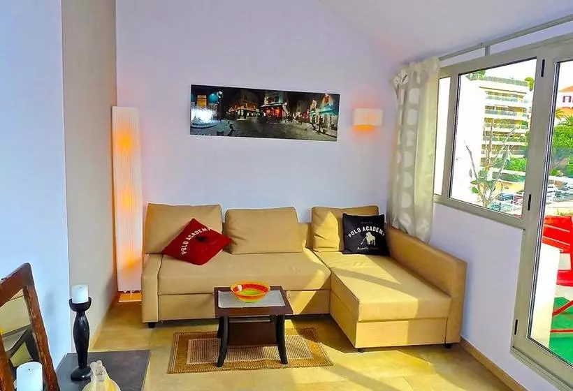 Lovely Modern Top Floor Apartment In Central Cannes Just A Short Walk From The Beaches And The Palai