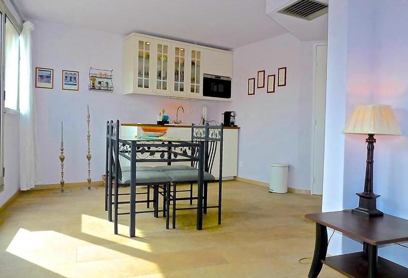 Lovely Modern Top Floor Apartment In Central Cannes Just A Short Walk From The Beaches And The Palai