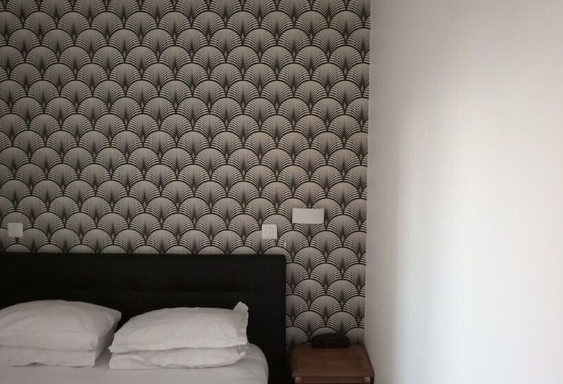 Hotel De La Perdrix Rouge