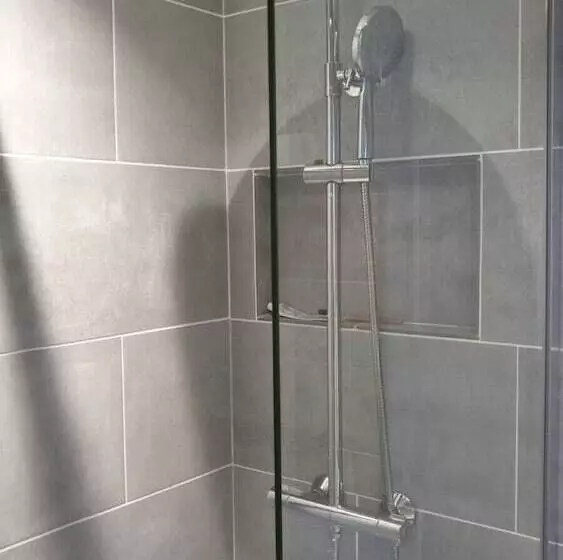 هتل De La Perdrix Rouge