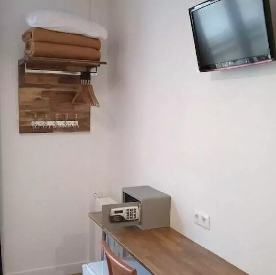 هتل De La Perdrix Rouge