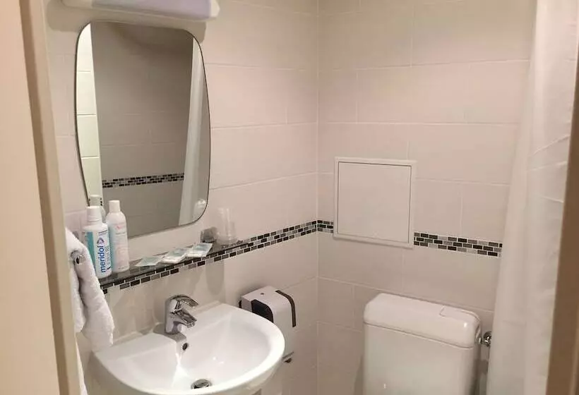 هتل De La Perdrix Rouge