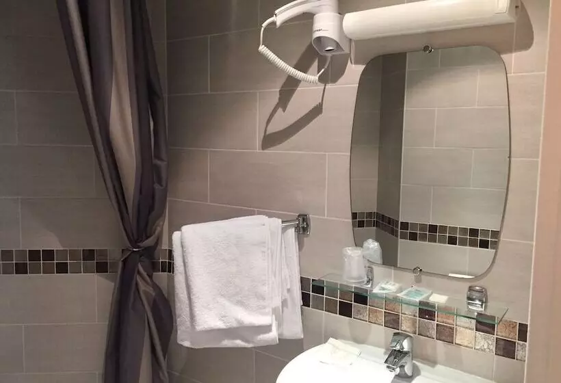 هتل De La Perdrix Rouge