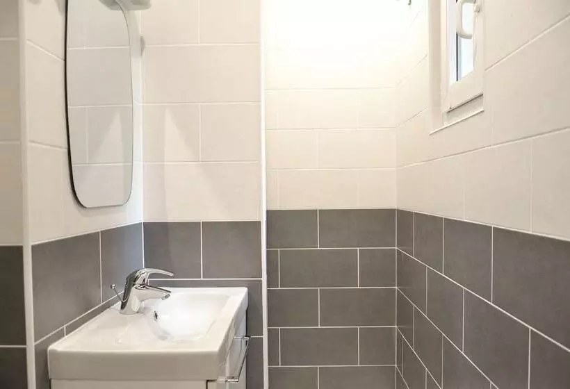 هتل De La Perdrix Rouge