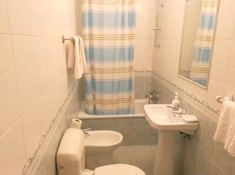 هتل Hostal Sonia Granada