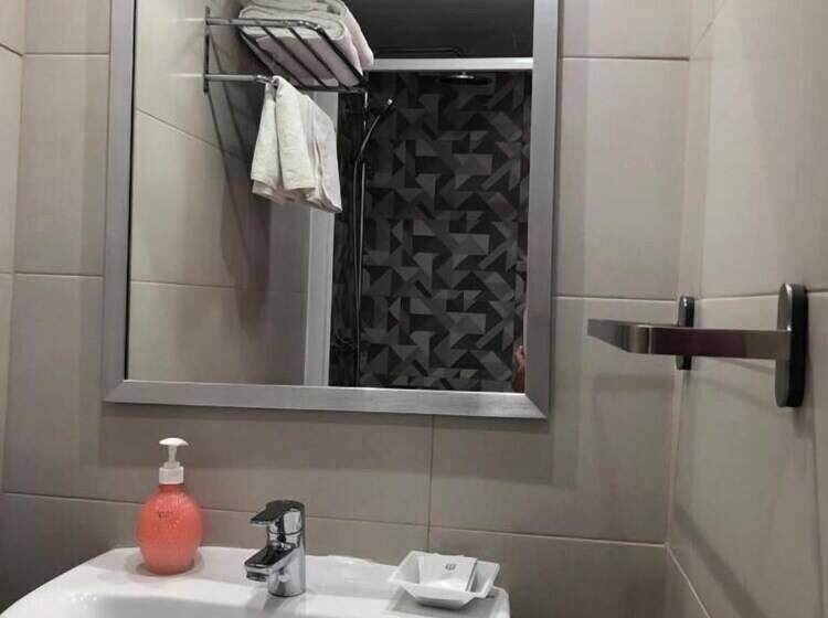 هتل Hostal Sonia Granada