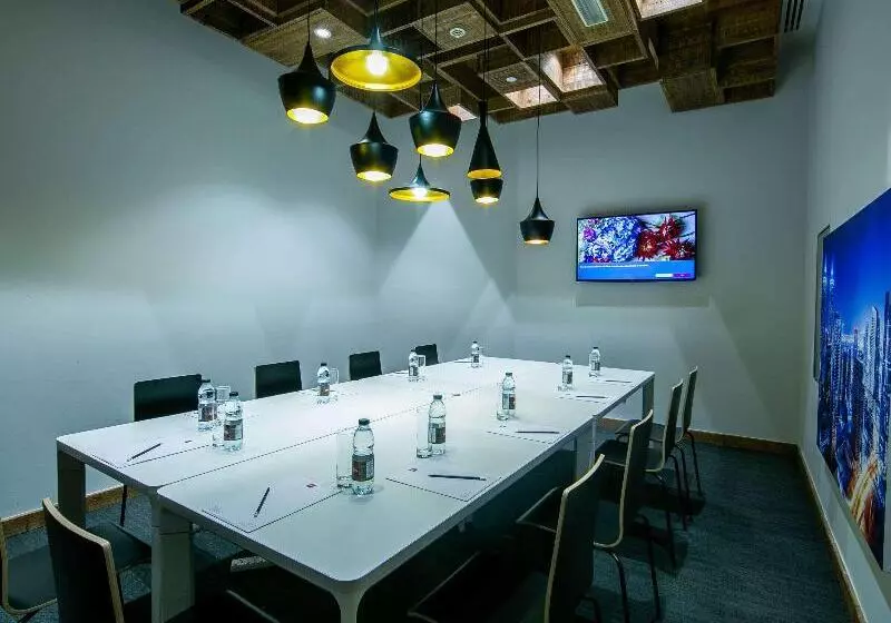 هتل Ibis Al Barsha