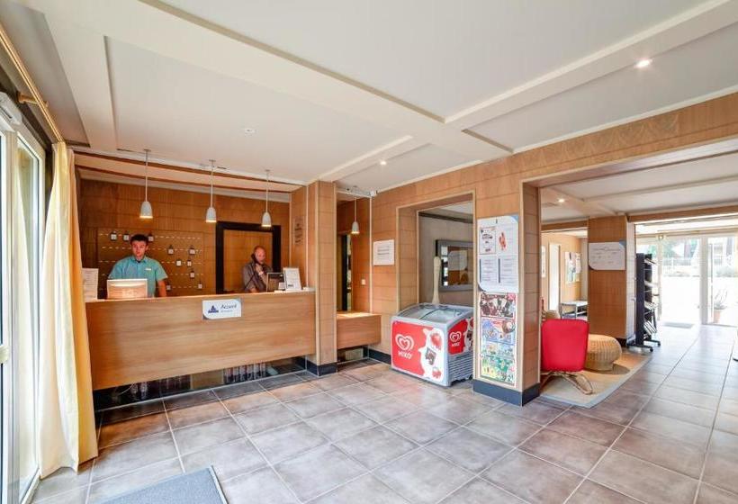 Отель Pierre & Vacances Résidence Les Grands Pins