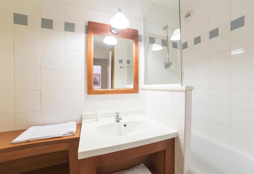 Отель Pierre & Vacances Résidence Les Grands Pins