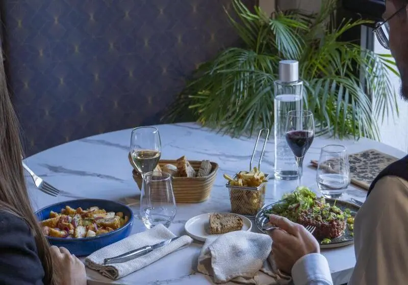 ホテル Restaurant L Eskemm St Brieuctregueux