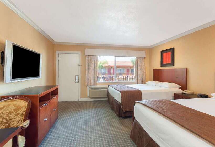 ホテル Travelodge By Wyndham El Cajon