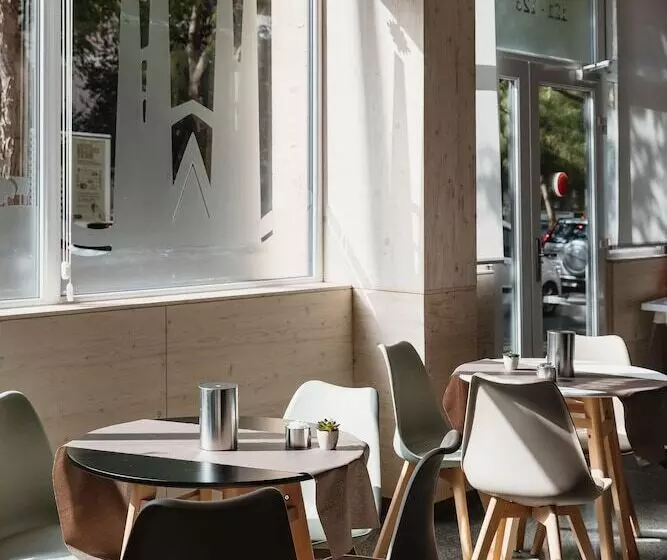 Отель Travessera