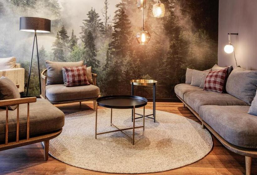 Black F House   Serviced Apartments