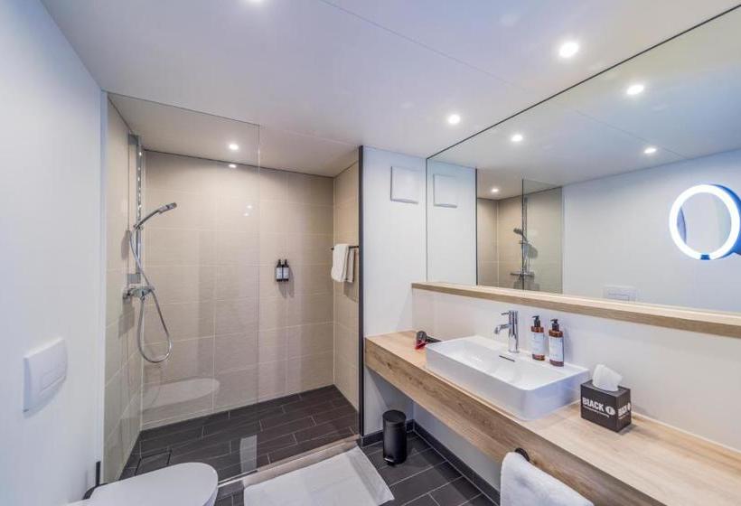 Black F House   Serviced Apartments