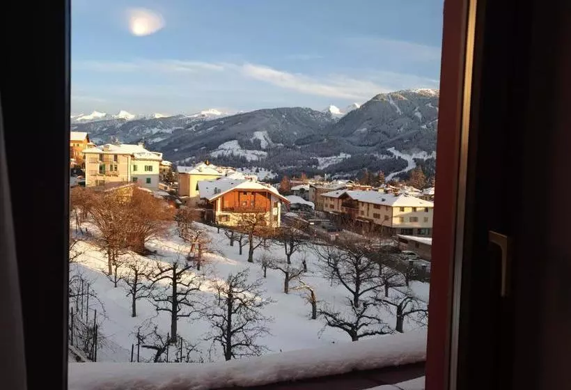 Hotelli Albergo Dolomiti