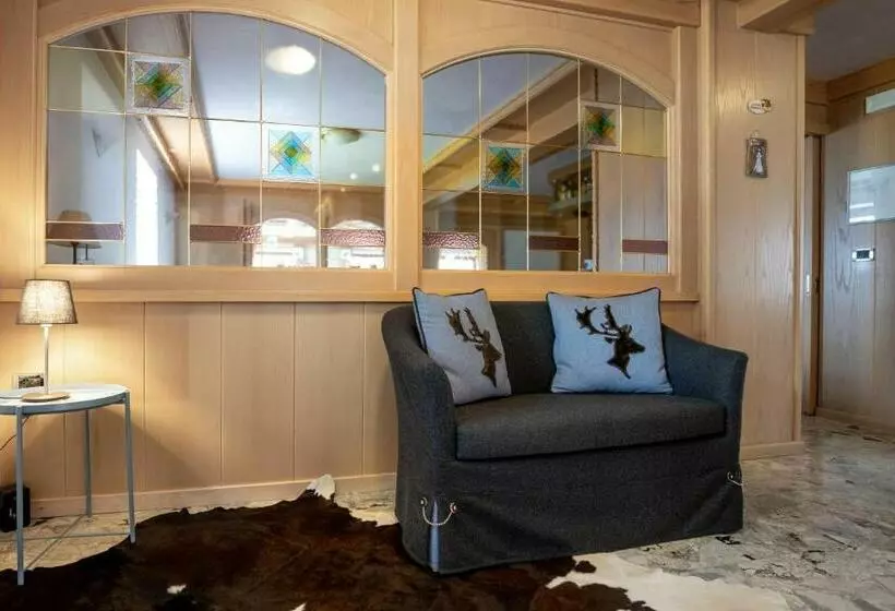 Hotelli Albergo Dolomiti