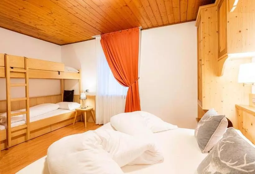 Hotelli Albergo Dolomiti