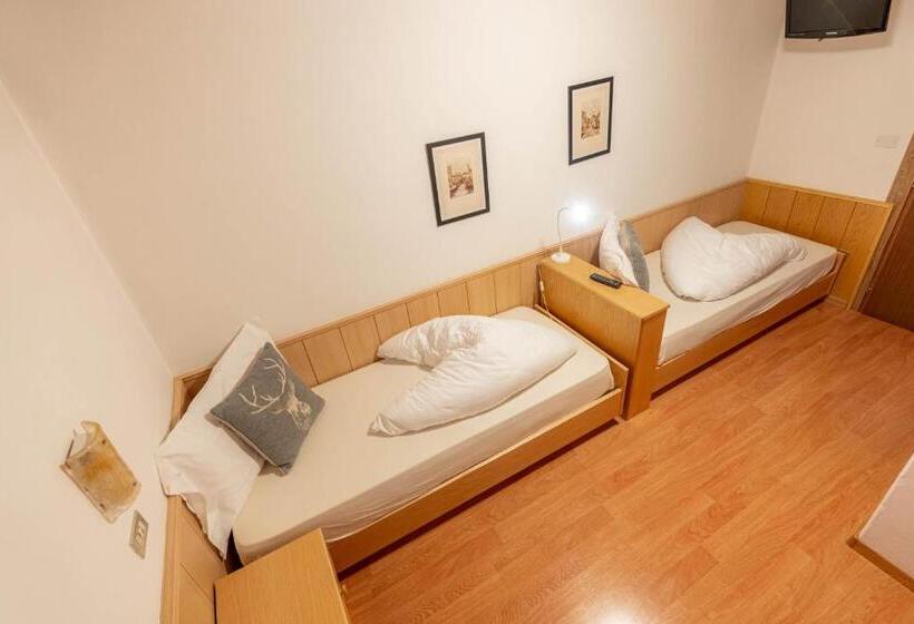 בית מלון כפרי Albergo Dolomiti