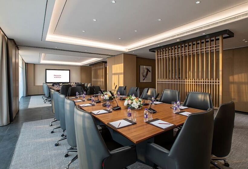 Hotel Ramada By Wyndham Huangshan North