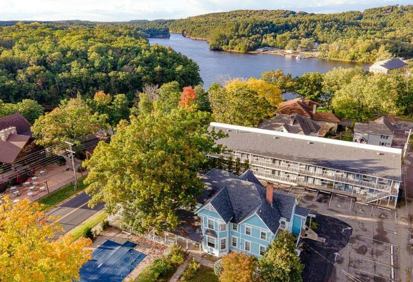 Пансион White Rose Inns & Motel